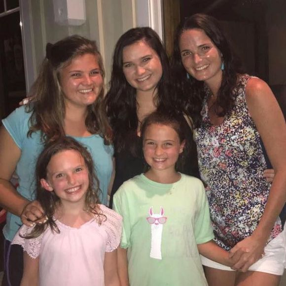 Meet your Posher, Gabrielle - Picture 1 of 1